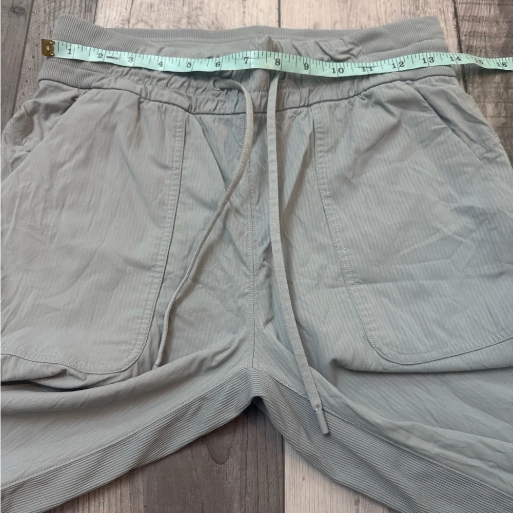 Lululemon Beyond the Studio Pants Slim 6 Rhino Grey Excellent preowned condition